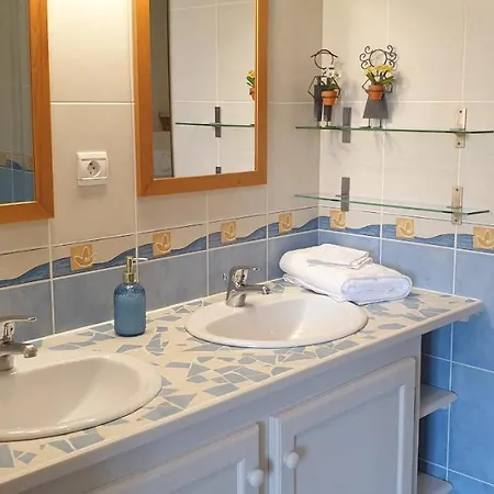 Chateau De Grandmont D'hotes Bed & Breakfast *